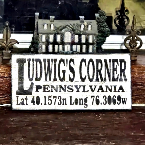 LUDWIGS CORNER, PA RUSTIC WOOD TOWN SIGN - Picture 1 of 4